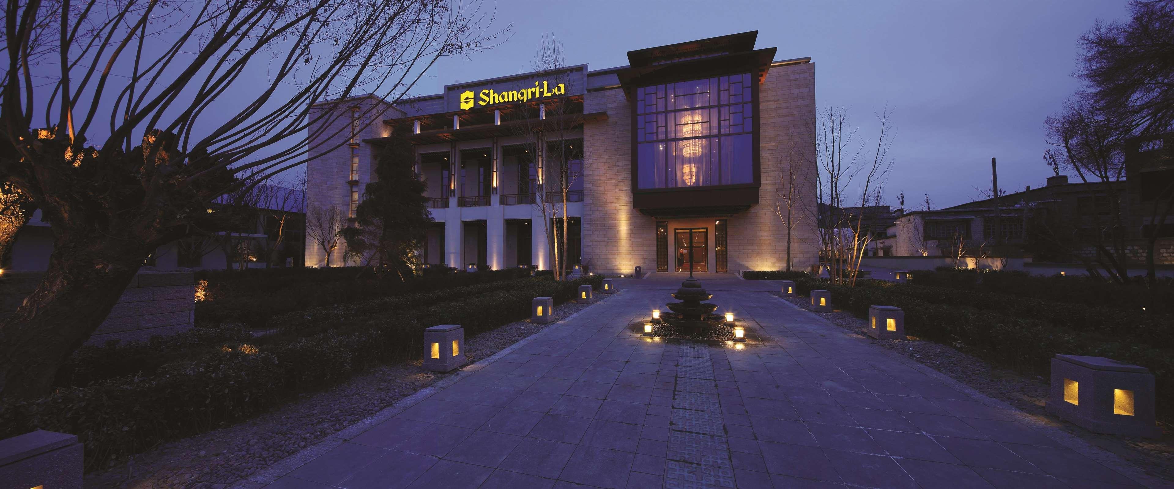 Shangri-La Лхаса Екстериор снимка